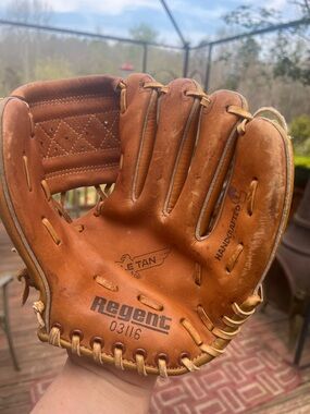 Vintage Regent Baseball Softball Leather Glove RHT Model 03116